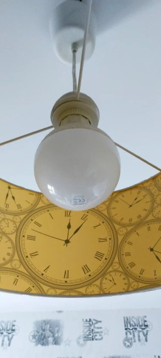 Lámpara de tela con diseño de relojes