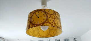 Lámpara de tela con diseño de relojes