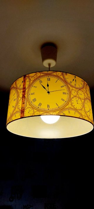 Lámpara de tela con diseño de relojes