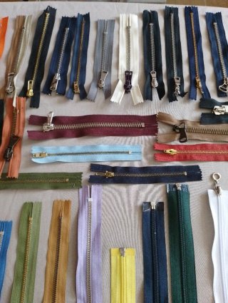 Stock cerniere lampo pezzi 52
