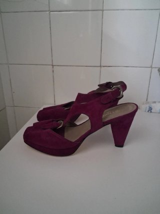 Sandalias de piel moradas