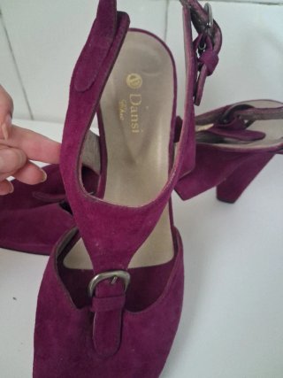 Sandalias de piel moradas
