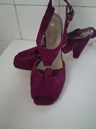 Sandalias de piel moradas
