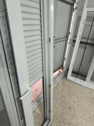Ventana corredera PVC blanca con persiana 119 x218