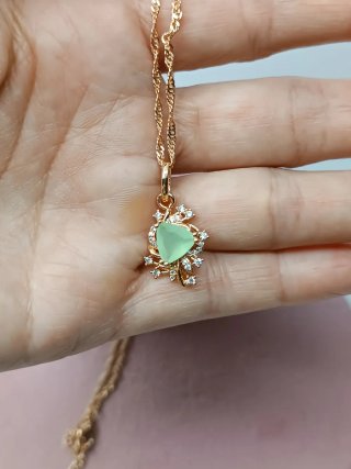 Collar laminado en Oro 18kl con Piedra Verde