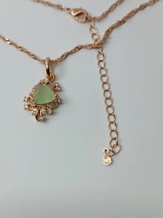 Collar laminado en Oro 18kl con Piedra Verde