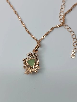 Collar laminado en Oro 18kl con Piedra Verde