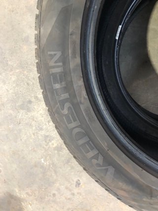 Neumático de invierno 255/50 R19