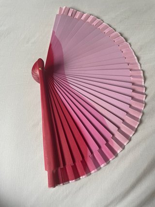 Abanico plegable rosa y rojo