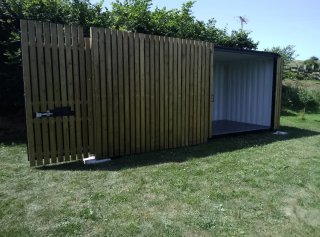 Módulo garaje acabado madera