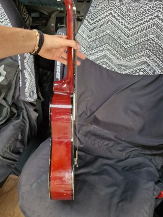 Guitarra pequeña