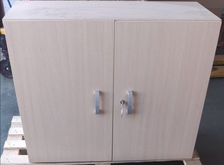 Armario bajo de madera con puertas