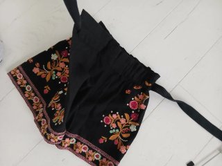 Falda pantalón corta bordada