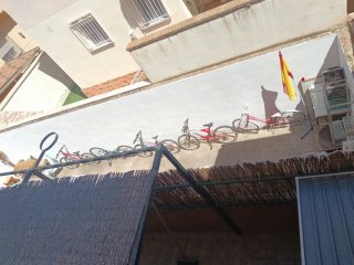 7 bicicletas de montaña muy parecidas todas.
