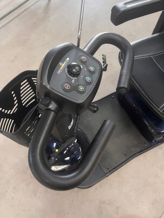 Scooter Eléctrico Invacare Leo Azul