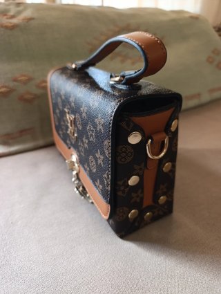Bolso con el estampado tipo Louis Vuitton Marrón y