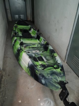 Kayak de pesca a pedales