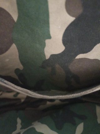 Bolso de paja con diseño de hoja echo a mano .