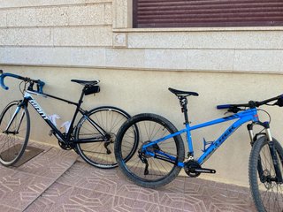 Bicicleta de montaña y carretera