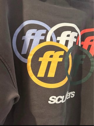 Sudadera Scuffers gris con estampado