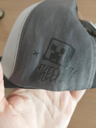 Gorra Minecraft TNT Creeper Negra Gris