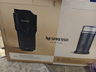 Cafetera Nespresso Vertuo Pop Black + Aeroccino +