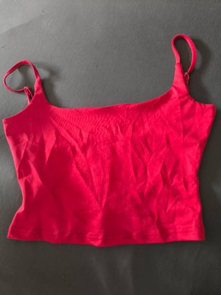 Blusa roja con encaje
