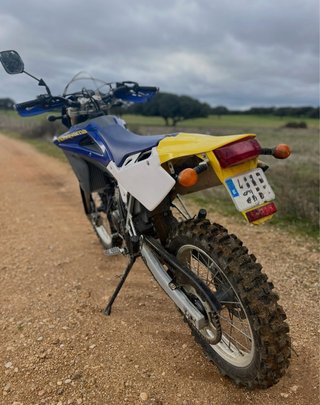 Husqvarna WRE Enduro Moto Azul y Blanca