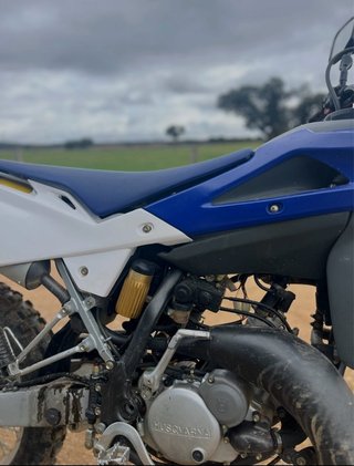 Husqvarna WRE Enduro Moto Azul y Blanca