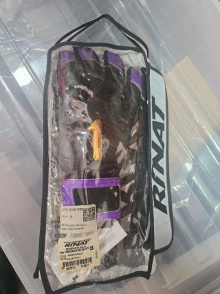 Guantes Portero Rinat Nuevos a estrenar.