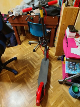 Patinete Eléctrico Rojo y Negro