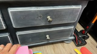 Armario de madera con espejo