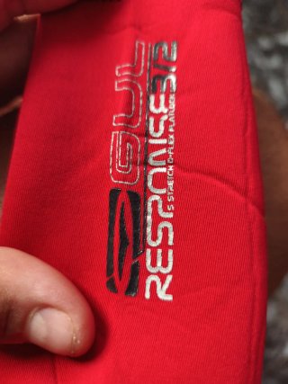 Traje de neopreno GUL negro y rojo