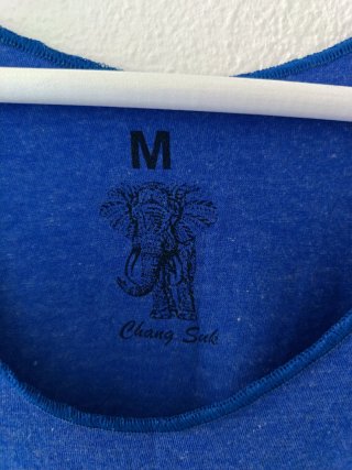 Maglietta blu con elefanti taglia M