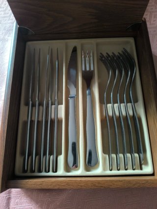 Set cubiertos chuleteros 6+6 Inox en caja madera
