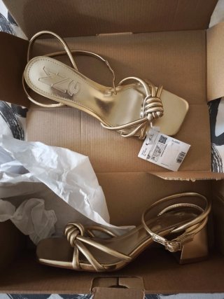 Sandalias Mango doradas talla 39