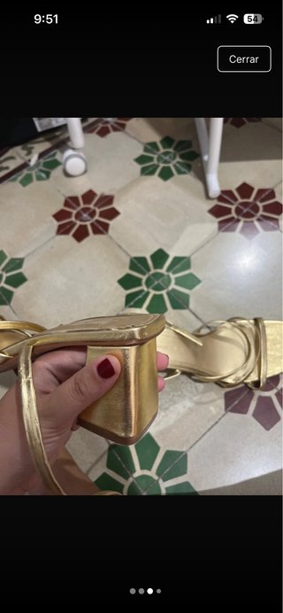 Sandalias tacón tiras doradas Pull&Bear
