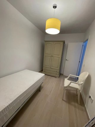 Se alquila piso de dos habitaciones