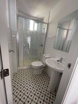 Se alquila piso de dos habitaciones