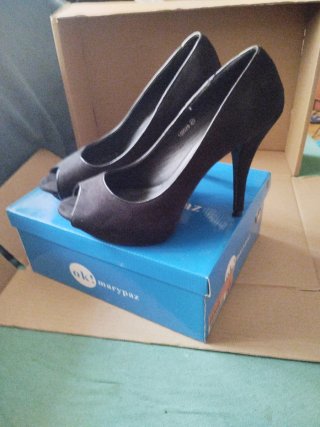 Zapatos Maripaz plataforma negro.