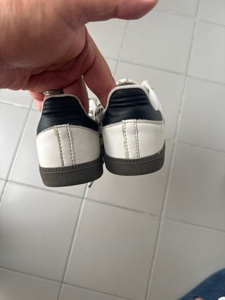 Adidas Sneakers Blancas y Grises