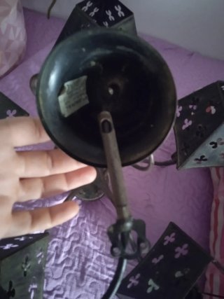 Lámpara de metal decorativa