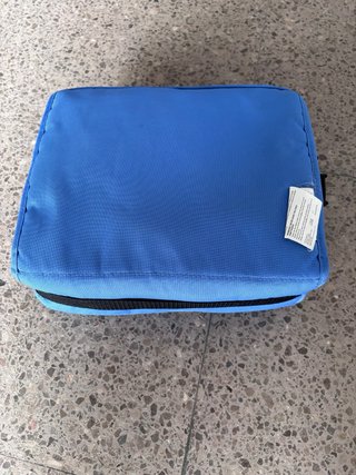 Trona portátil azul con estampado infantil