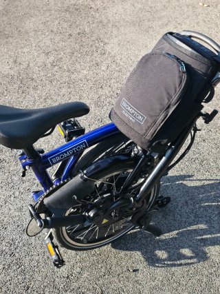 Bicicleta electrica Brompton C line plegable azul