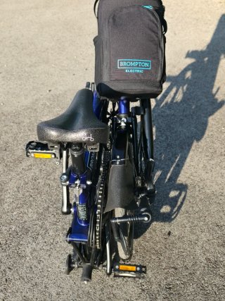 Bicicleta electrica Brompton C line plegable azul