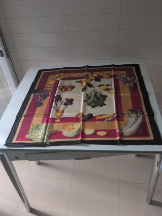 Pañuelo 90x90cm. Loewe 100%seda