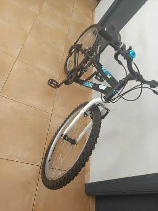 Bicicleta negra 24 pulgadas