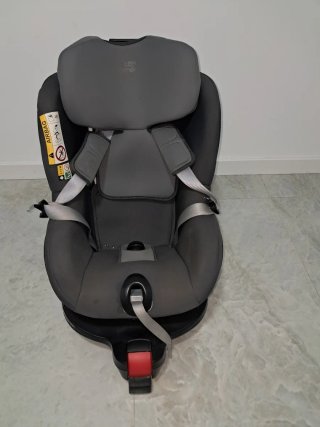 Silla coche Isofix Britax Römer.