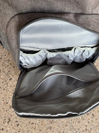 Mochila para bebé gris BabbleRoo