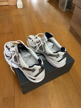 New Balance 530 Plata y Blanco